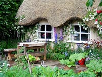 english-country-pub-garden