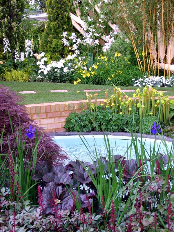 The space in this garden design is deceptive. The space in this garden design is deceptive.