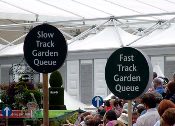 Demand for the New Zealand garden and other show gardens in the Rock Garden Bank necessitated two viewing lanes. We took the slow lane.