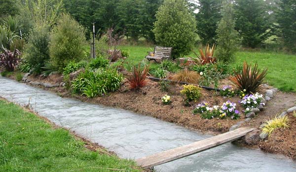 The Plank and the Dog-Path Garden in spring. The Plank and the Dog-Path Garden in spring.