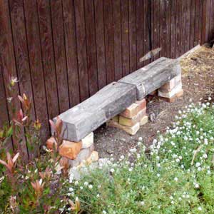 The stables garden seat is simple and functional. The stables garden seat is simple and functional.
