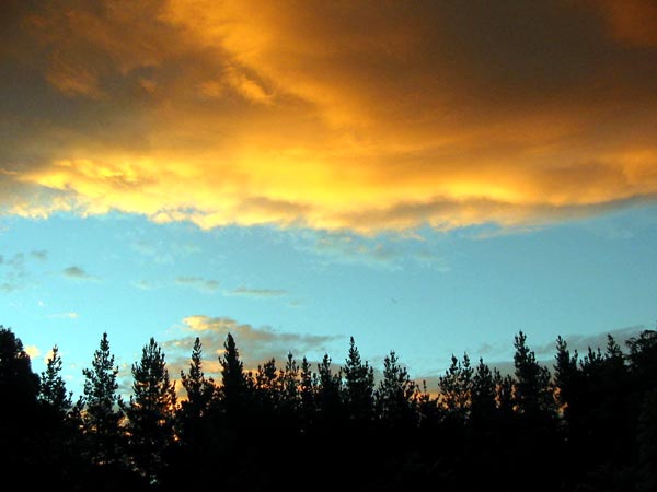 A norwest arch of clouds. A norwest arch of clouds.